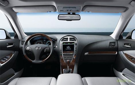 Компания Lexus объявила дату начала продаж в России нового седана (фото)
