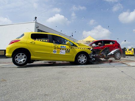 Проведен самый жесткий краш-тест моделей Ford Fiesta и Peugeot 308 (фото)