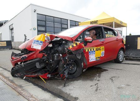 Проведен самый жесткий краш-тест моделей Ford Fiesta и Peugeot 308 (фото)