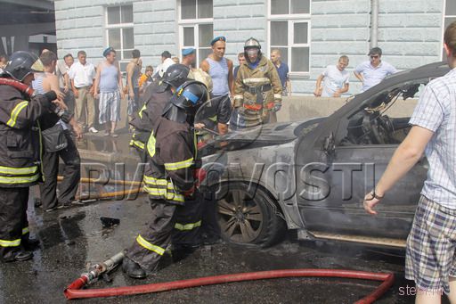 2 августа на Крымском мосту сгорел джип BMW (фото)
