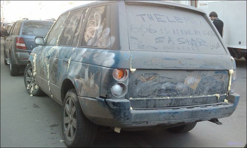 Жестокая месть за парковку на тротуаре (фото)