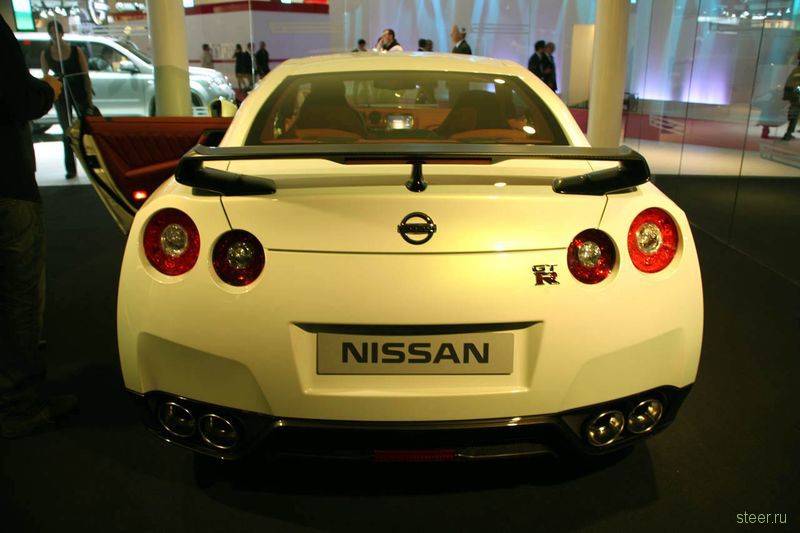 Париж 2010. Nissan представил обновленный Nissan GT-R (фото)