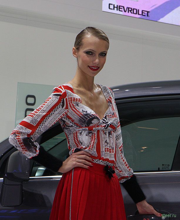 Девушки Парижского автосалона 2010 (фото)