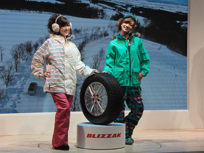 Девушки токийского автосалона 2011 (фото)