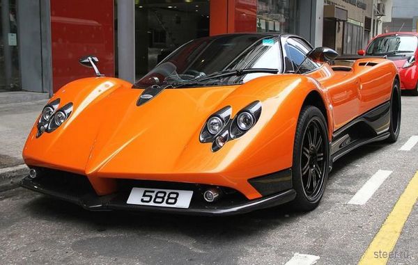 Pagani Zonda F разбили в Гонконге (фото)