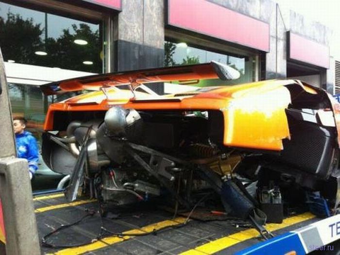 Pagani Zonda F разбили в Гонконге (фото)