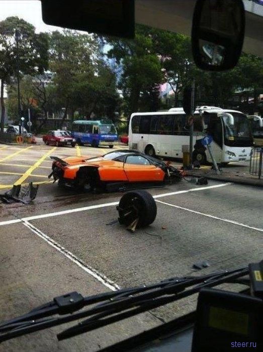 Pagani Zonda F разбили в Гонконге (фото)