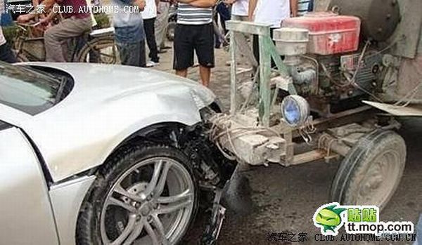 Китайское ДТП : Ауди против трактора (фото)
