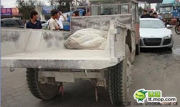 Китайское ДТП : Ауди против трактора (фото)