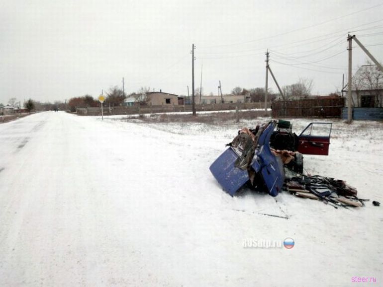 ВАЗ взял на таран трактор (фото)