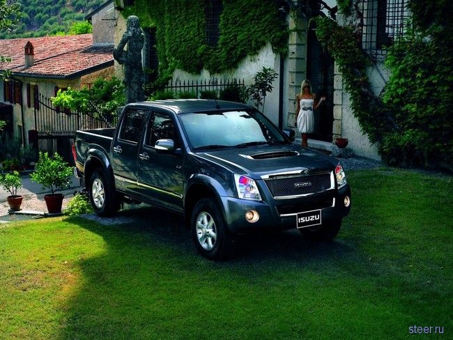 длинноногая блондинка рекламирует Isuzu D-Max Crystal