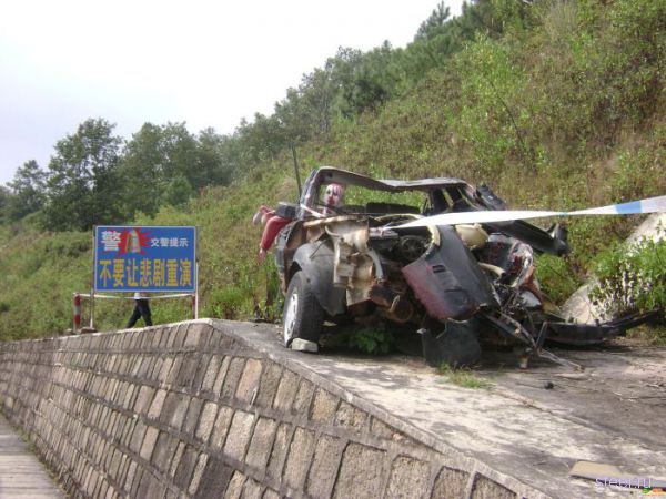 Жесткая социальная реклама в Китае (фото)