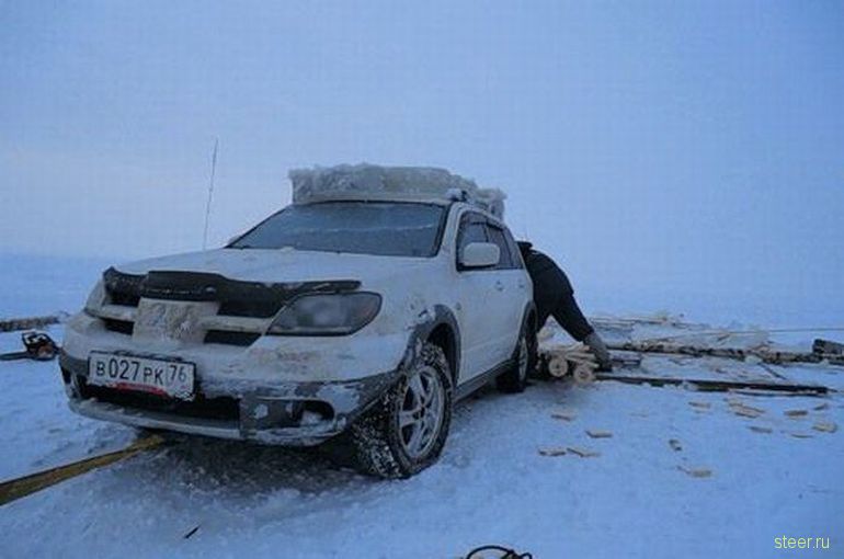 Как доставали затонувший внедорожник (фото)