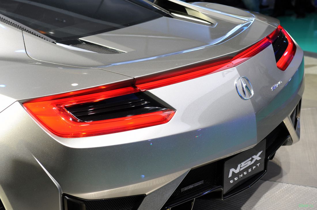 Honda провела дебют нового поколения суперкара Acura NSX (фото)