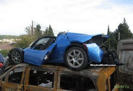 Tesla Roadster Crash