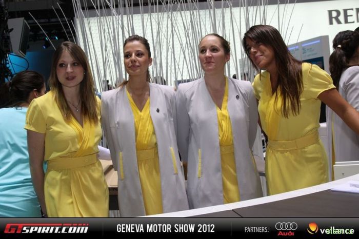 Девушки Женевского автосалона 2012 (фото)