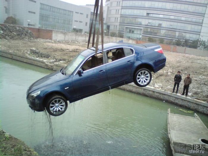 В Китае утопили BMW (фото)
