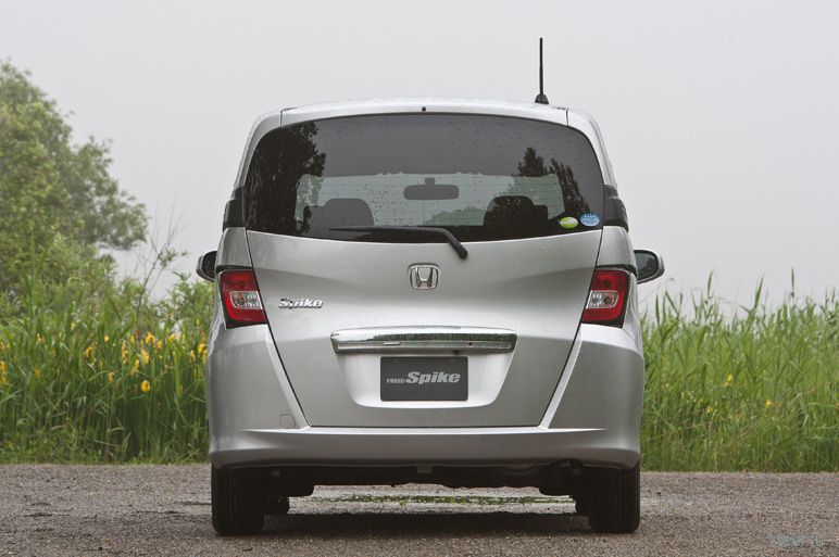 Honda Freed Spike : новый минивэн для японского рынка (фото)