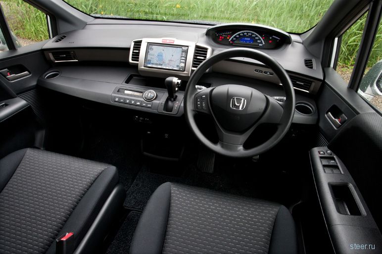 Honda Freed Spike : новый минивэн для японского рынка (фото)