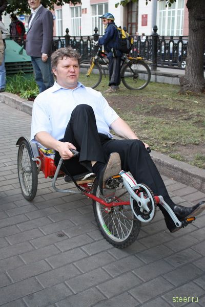 На каких автомобилях ездит российская оппозиция (обзор и фото)