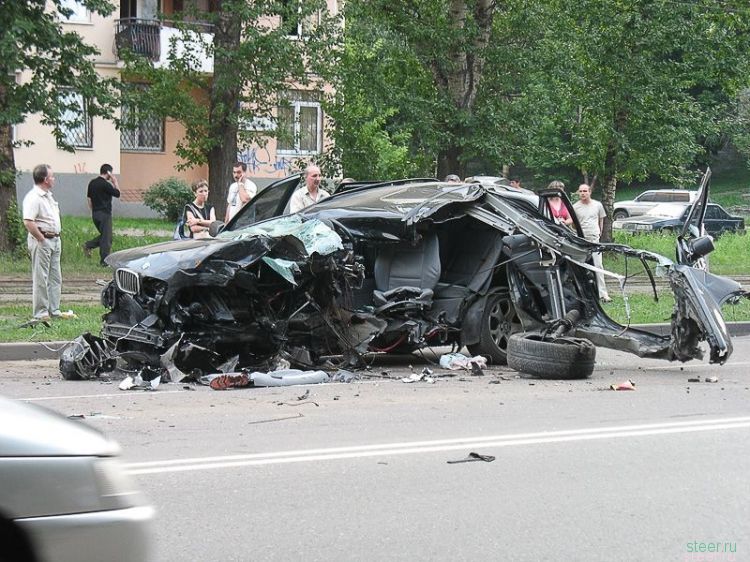 Авария с участием BMW (фото)