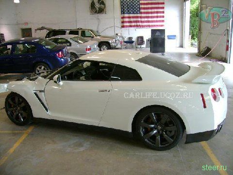 разбитый Nissan Gt-R 