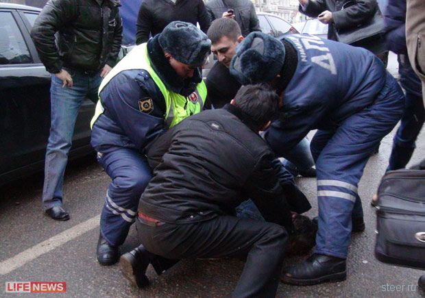 Над лихачом устроили самосуд