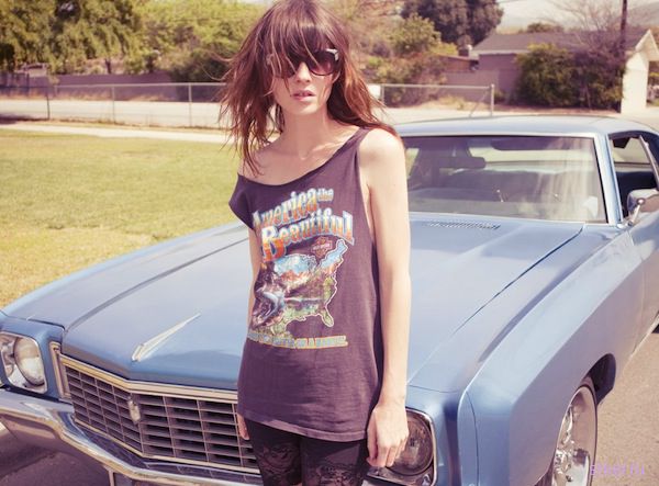 Сочетаемая красота : женщины и автомобили (фото)