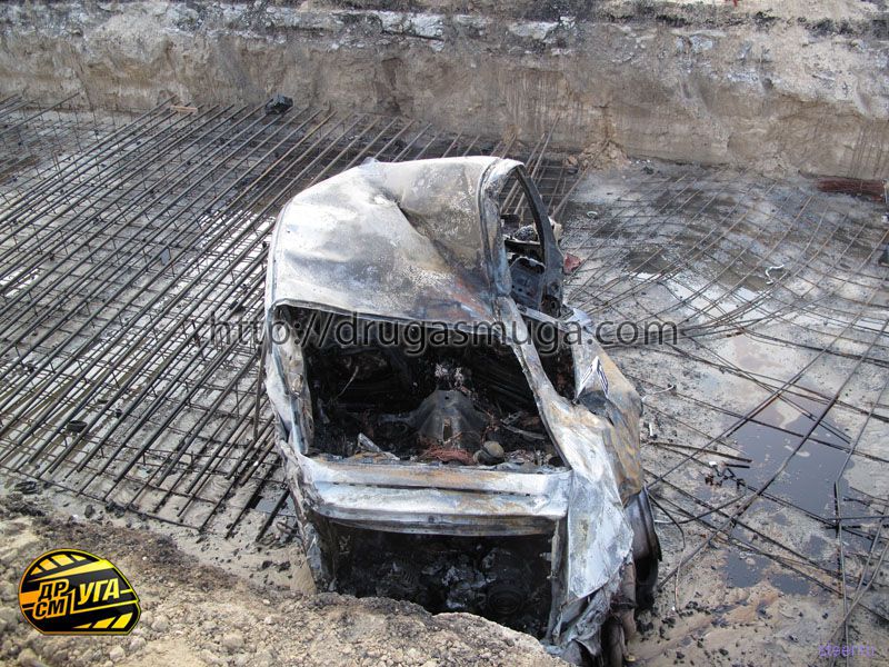 Киев: на Столичном шоссе разбился и сгорел Porsche 911 Carrera S - погибли три человека (фото)