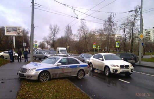 ДТП на Новомосковской улице с участием автомобиля ДПС (фото)