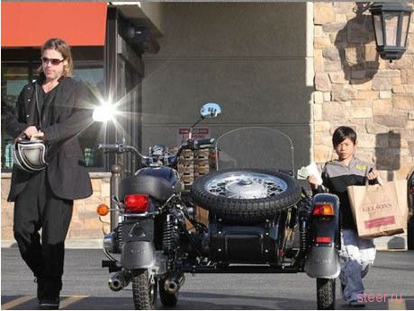 Брэд Питт купил мотоцикл «Урал» (фото)