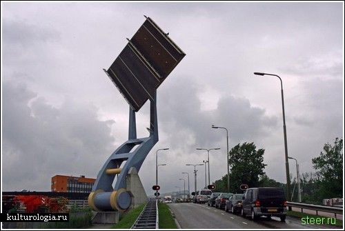 Мост-трансформер в Голландии   