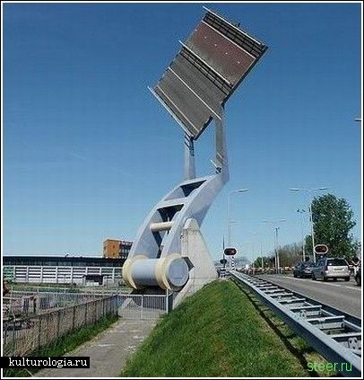 Мост-трансформер в Голландии   