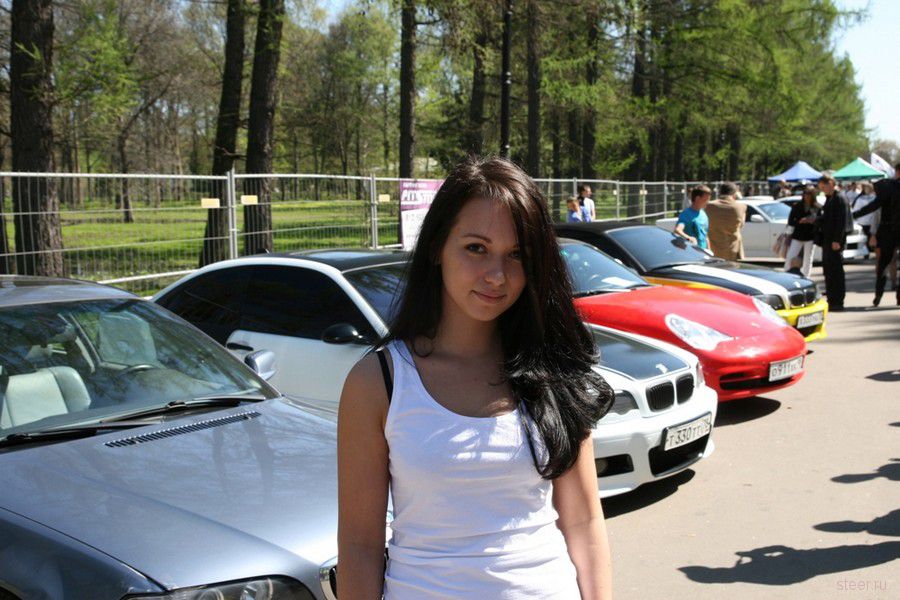 Весна, девушки, авто : вернисаж Нева 2011 (фото)