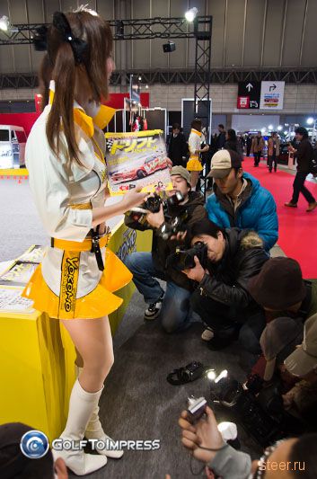 Девушки автосалона Tokyo Auto Salon 2011 (фото)