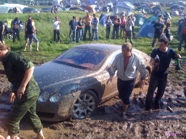 Бентли грязи не боятся? (фото)