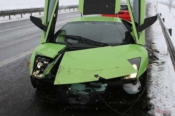 разбитый Lamborghini
