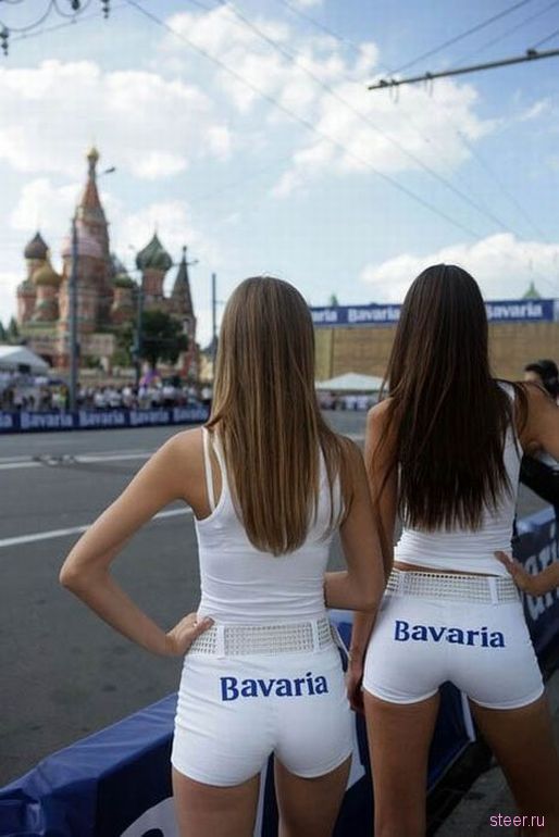 Девушки на автосоревнованиях: Обратная сторона (фото)