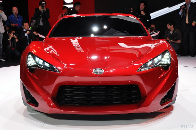 Toyota представила в Нью-Йорке яркое молодежное заднеприводное купе, разработанное совместно с Subaru (фото)