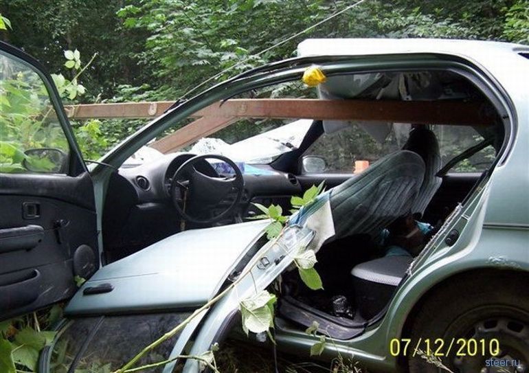 Результат столкновения Тойоты со шлагбаумом (фото)