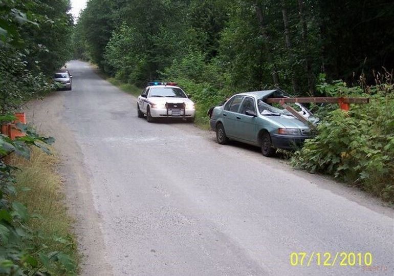 Результат столкновения Тойоты со шлагбаумом (фото)