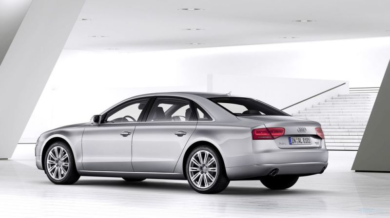 A8 L W12 quattro : новый флагман Audi  (фото)