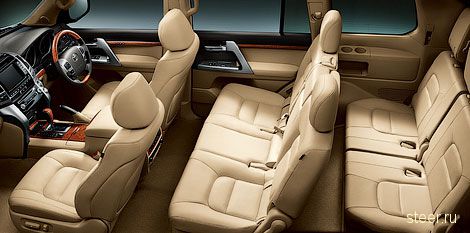 Стартовали продажи обновленного внедорожника Toyota Land Cruiser 200 (фото)