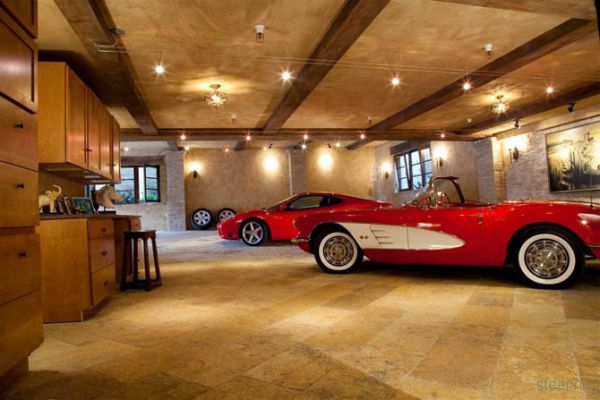 Лучший гараж для любимого автомобиля  Вы когда нибудь задумывались, как выглядит идеальный гараж? Ведь идеальному автомобилю нужен подходящий «дом». Владельцы дорогих авто никогда не скупятся, когда дело касается гаражей.  Представляем подборку фотографий наиболее дорогих, интересных, креативных «домов» для достойных автомобилей (фото)