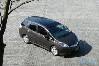 В Японии начались продажи нового автомобиля Honda Fit Shuttle (фото)