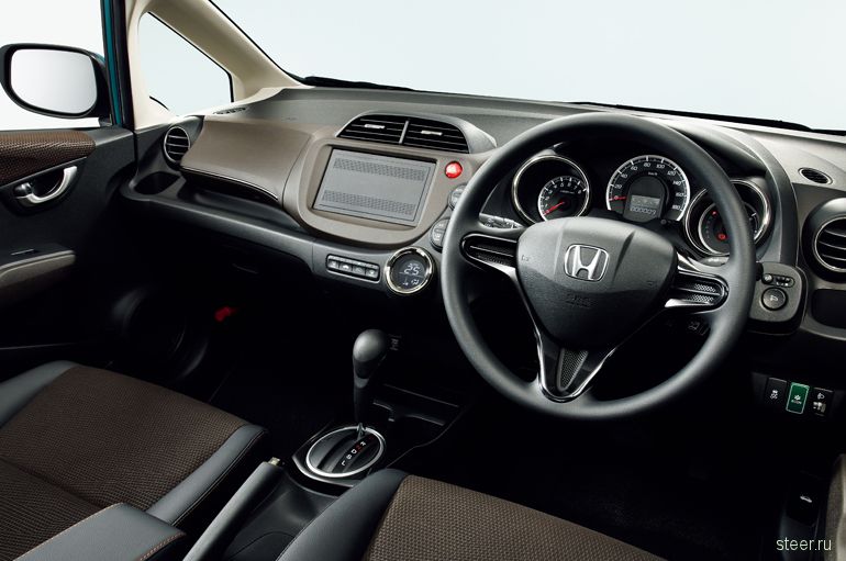 В Японии начались продажи нового автомобиля Honda Fit Shuttle (фото)