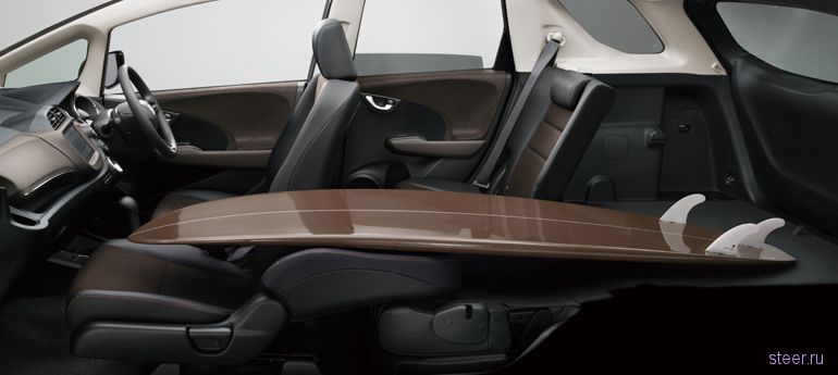 В Японии начались продажи нового автомобиля Honda Fit Shuttle (фото)