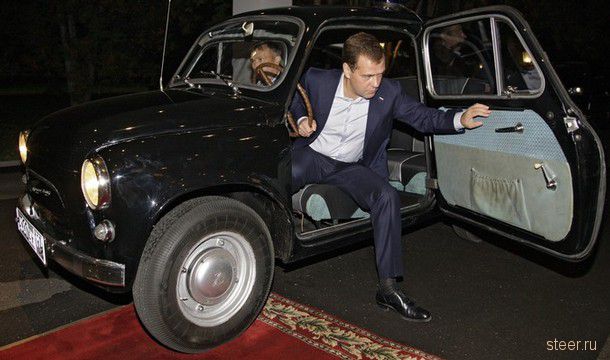 Янукович и Медведев в Запорожце (фото)