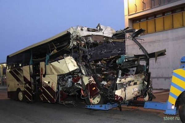 В Швейцарии в аварии автобуса погибло 22 ребенка (фото и видео)