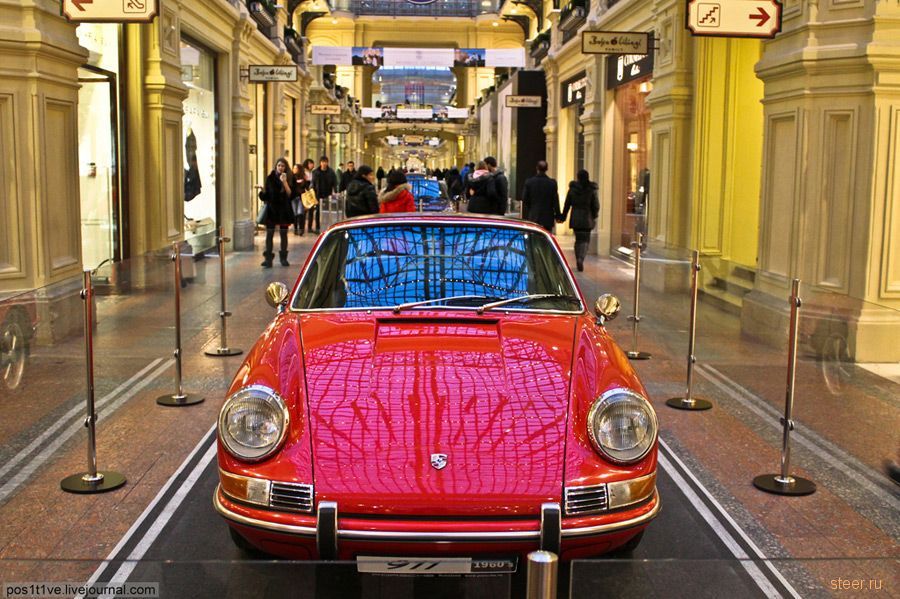 Выставка автомобилей Porsche в московском ГУМе (фото)